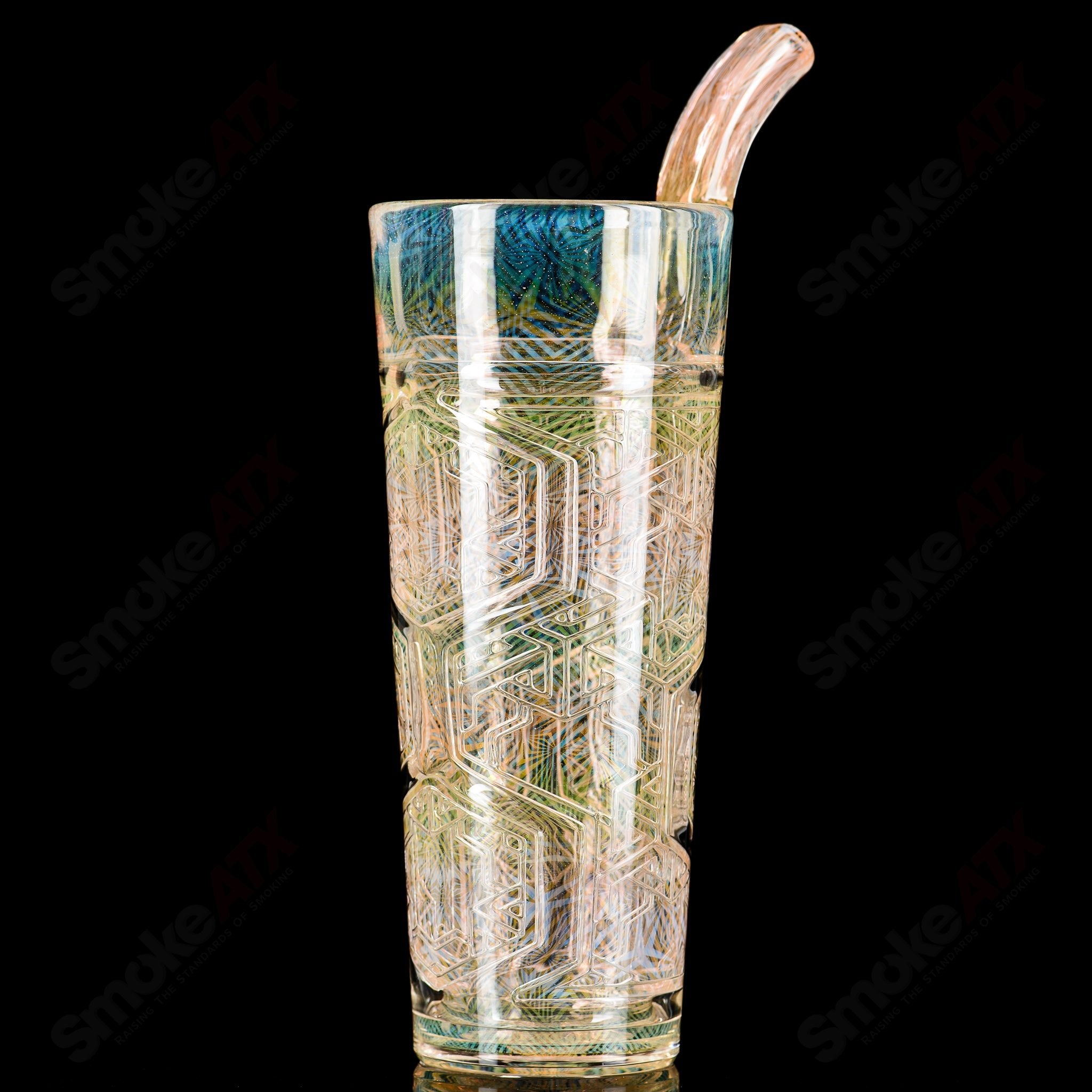 Avant-Garde Sizelove Chewy Tesseract drinking cup with built-in straw, featuring a unique heady glass design.