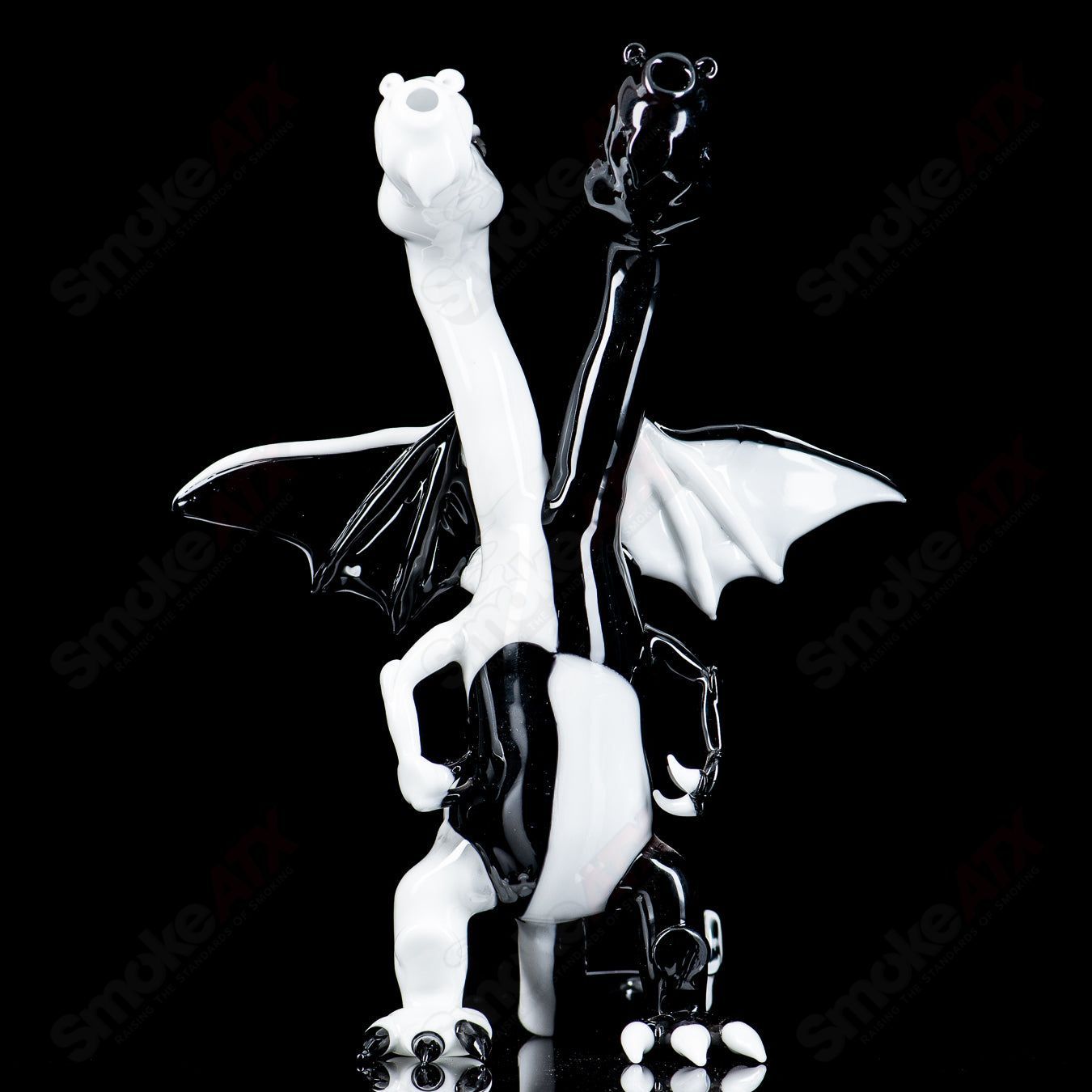 Double-headed dragon Hendy glass concentrate rig with intricate design and clear glass body for smooth dabbing experiences.