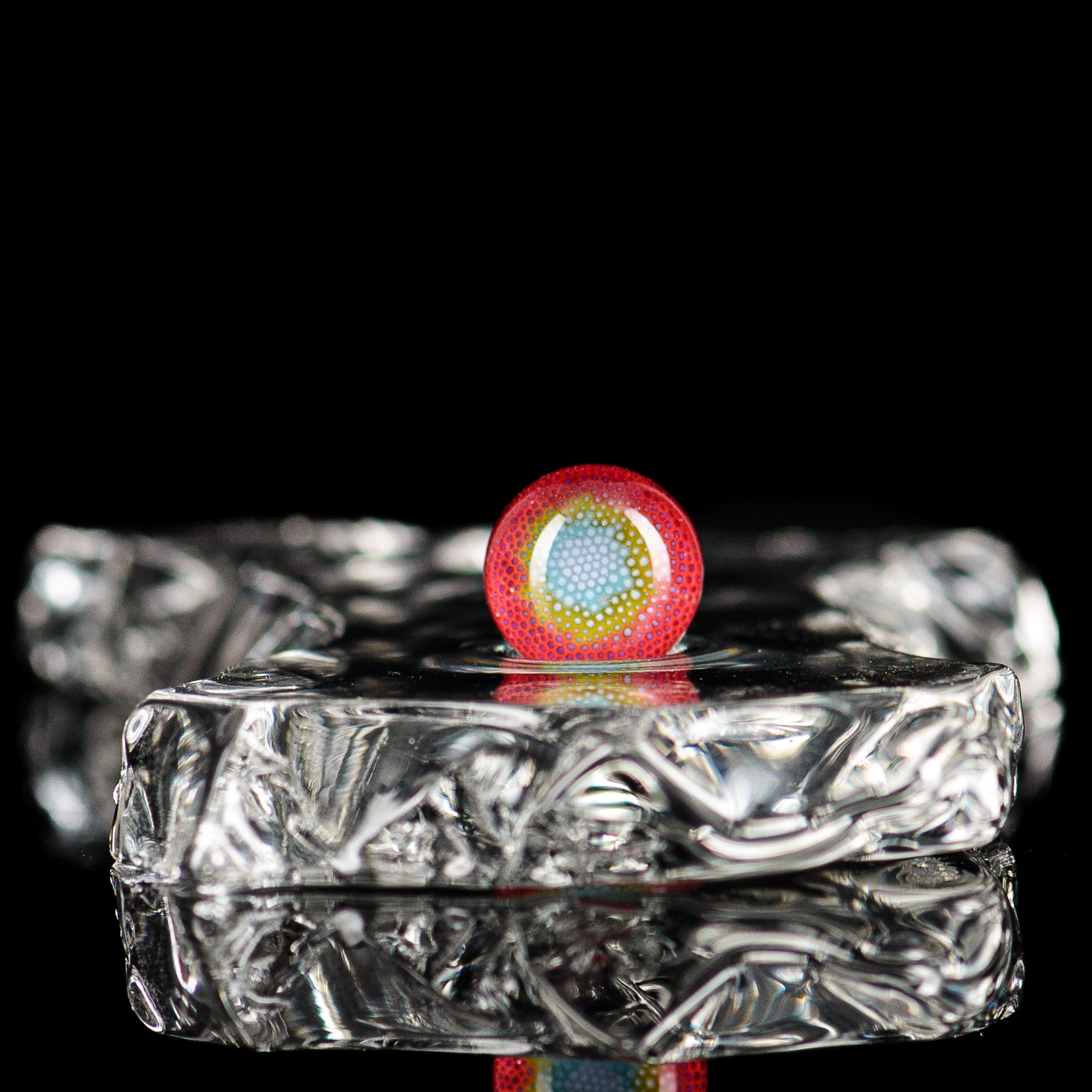 Dosa Glass Valve Dosa Glass with pearls and inserts, clear glass design, showcasing intricate details and craftsmanship.
