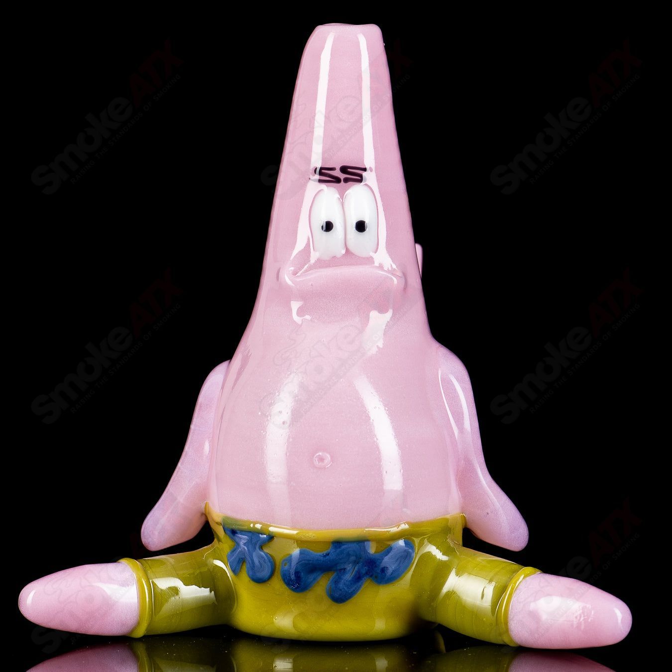 Hendy Patrick Rig glass concentrate rig with clear design and intricate details, ideal for vaporizing concentrates.