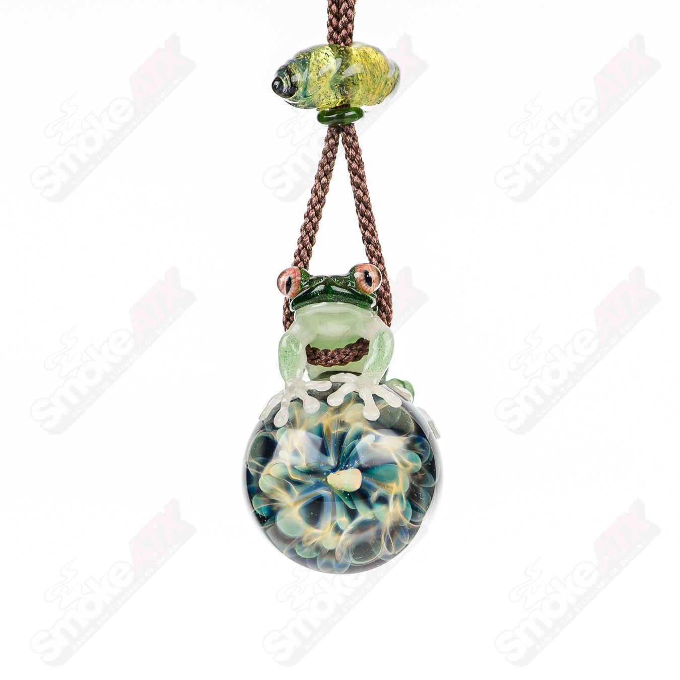 Kengtaro Sky 空 pendant made of clear glass with blue and white cloud-like patterns, designed as a heady glass pendant.