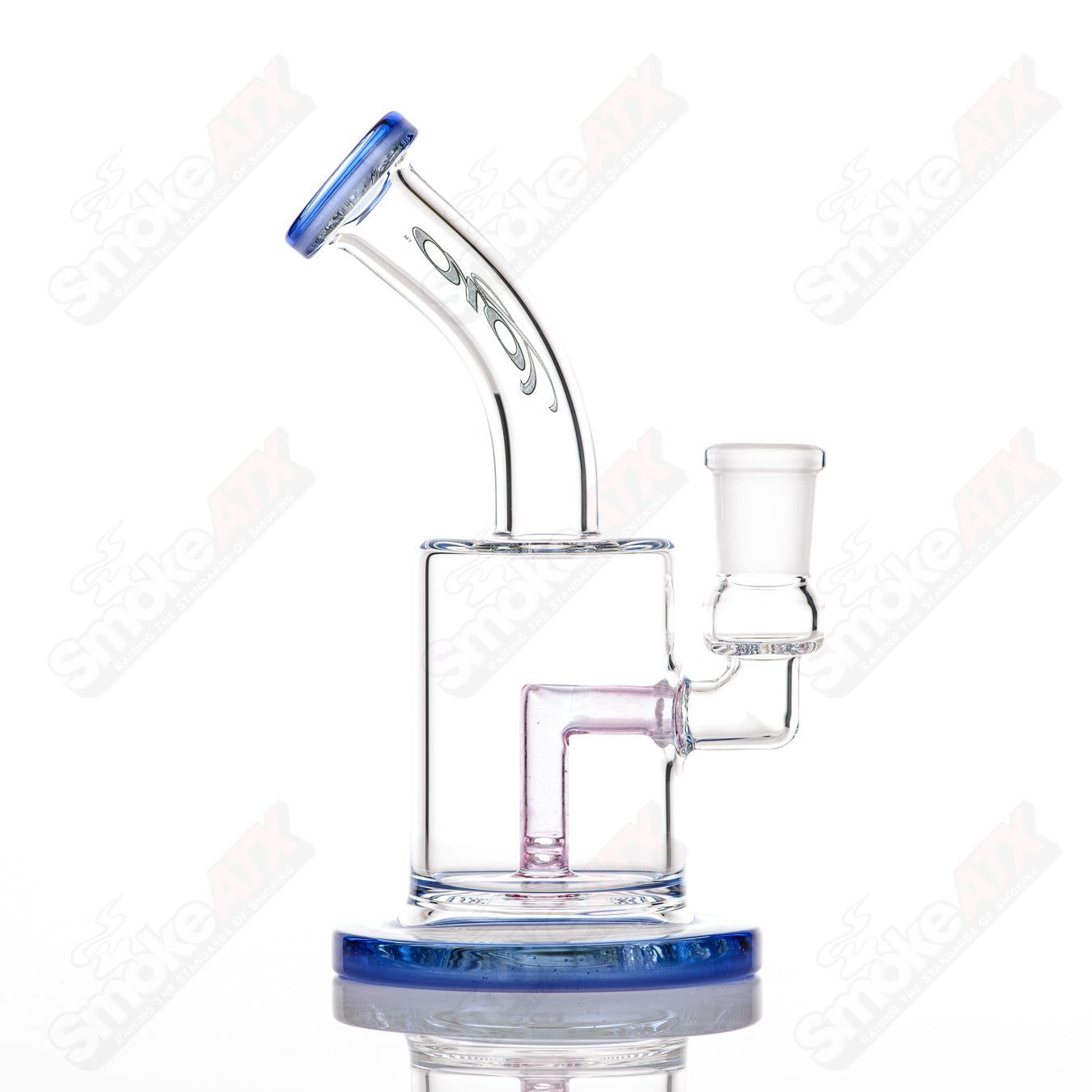 Toro 14mm Macro XL glass concentrate rig with dual-colored foot and mouthpiece, designed for smooth dabbing experiences.
