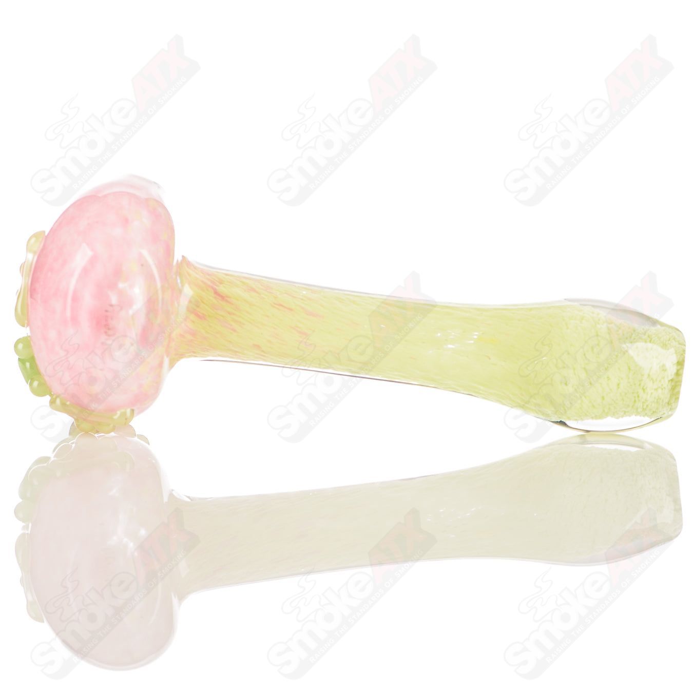 Beezy Glass frog spoon pipe made of clear glass with a detailed frog design, perfect for smoking sessions.