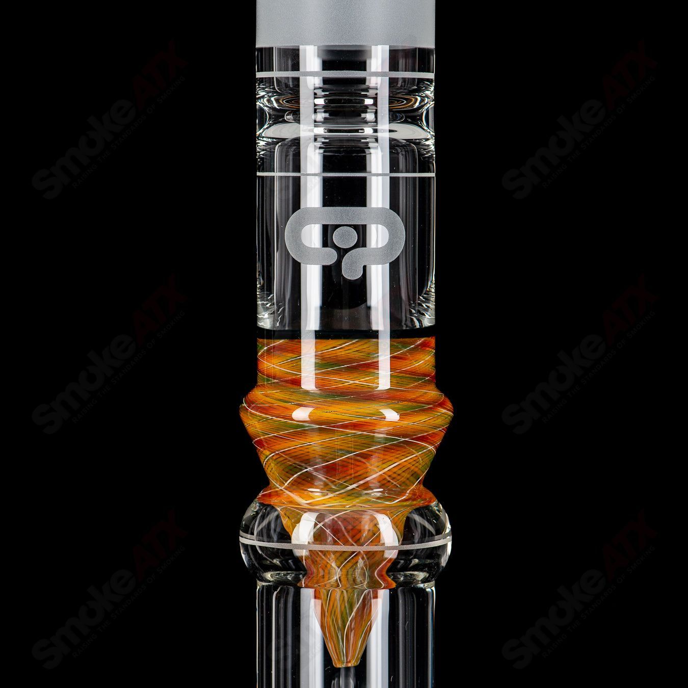 Mobius 45 T V1 glass waterpipe with splashtrap elements, featuring intricate glasswork and a sturdy design for smooth hits.