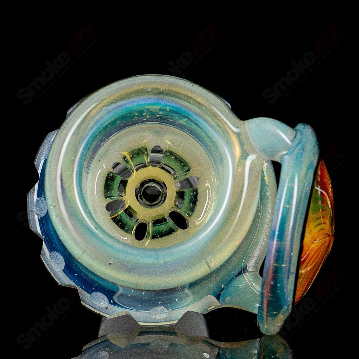 Mobius #2 45 T V1 glass waterpipe with splashtrap elements, designed for smooth water filtration and optimal smoking experience.