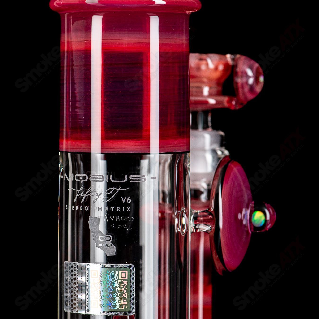 Mobius 50T V6 Hybrid 2025 waterpipe made of glass, featuring a sleek design and advanced filtration system.