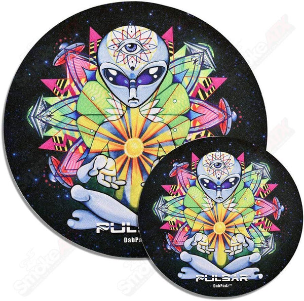 8in Psychedelic Alien Pulsar Dab Padz - Smoke ATX