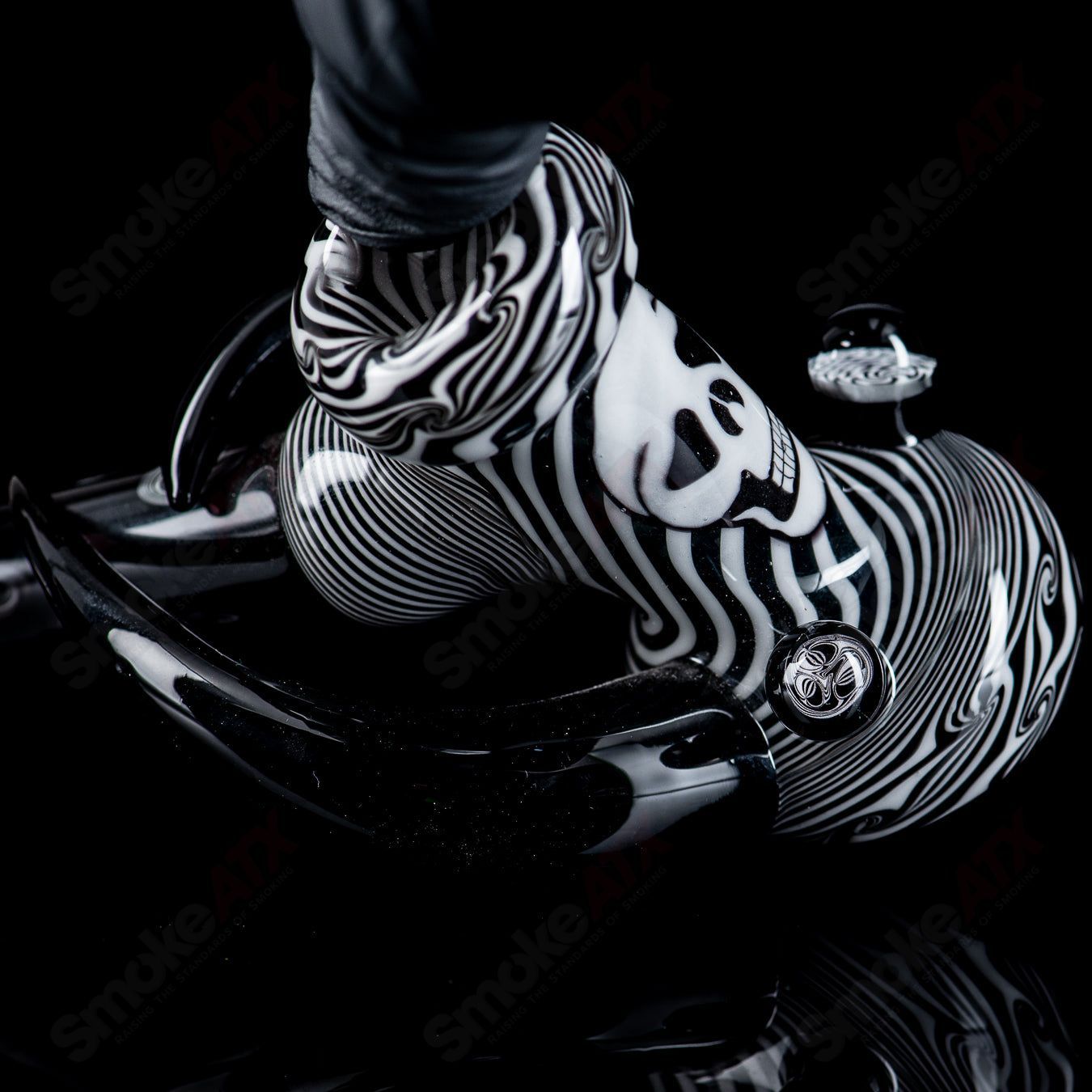 Black and White Skull Dry Hammer w Horns Moo Glass - Smoke ATX