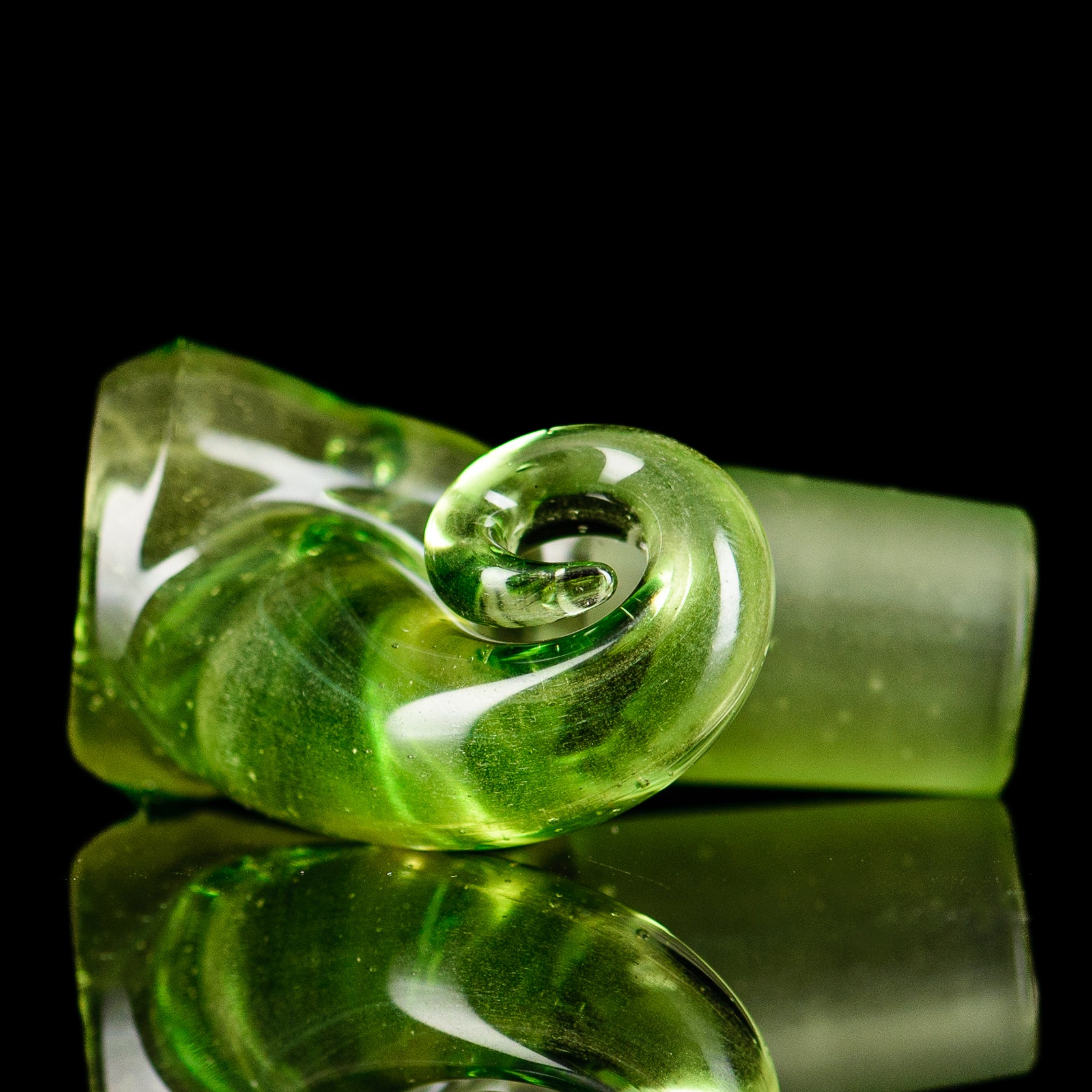 Chartreuse 18mm full accent slide bowl by Black T Glass, featuring black T glass with a vibrant chartreuse accent and T-shaped design.