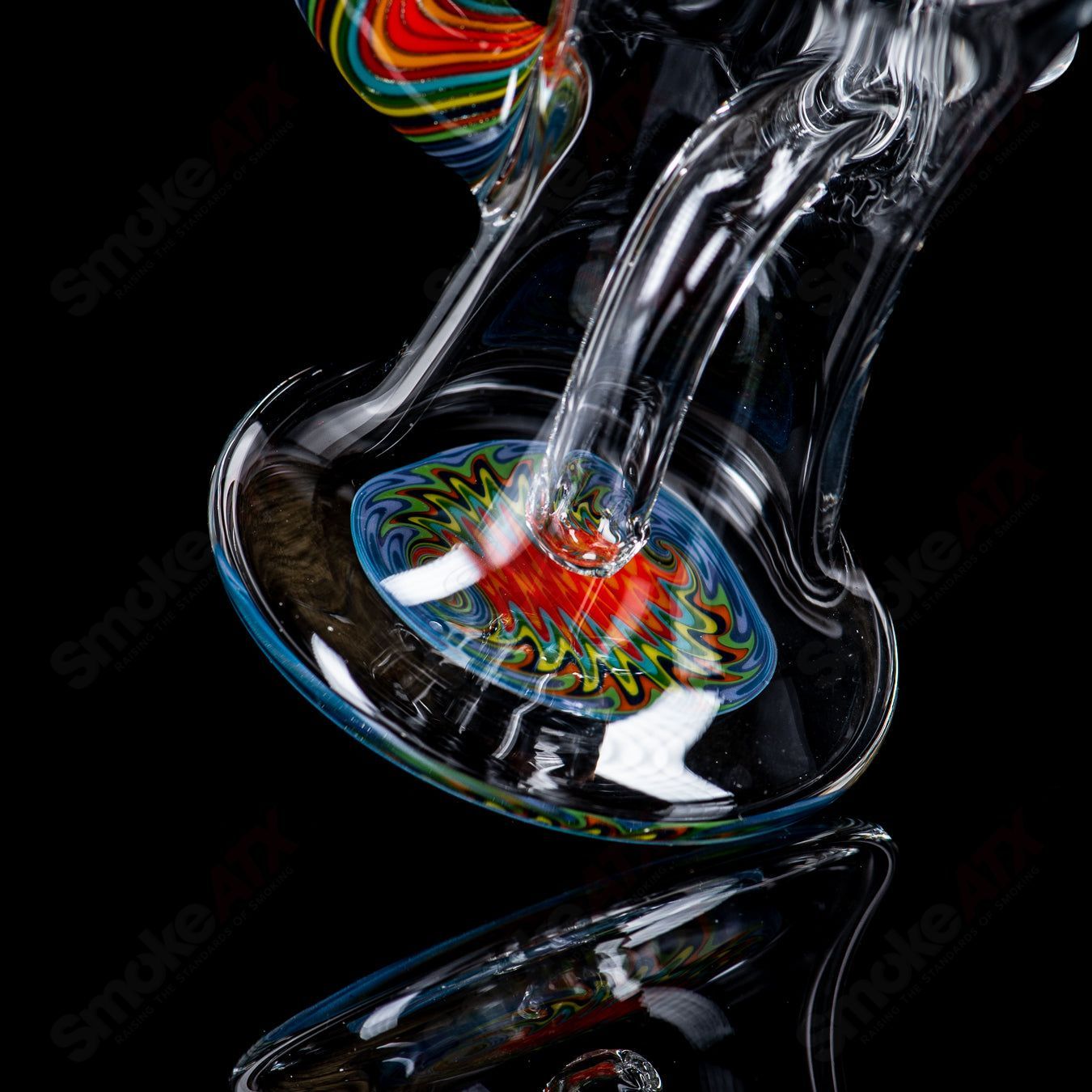 Devo Linework Rig with Horn, glass concentrate rig featuring intricate linework and a horn accent for artistic glass craftsmanship.