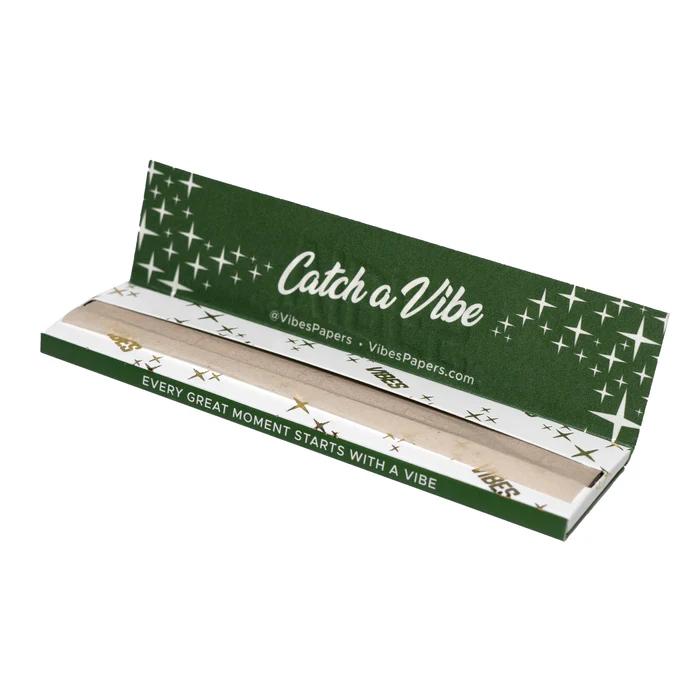 Organic hemp King Vibes rolling papers with natural brown color, featuring the Vibes logo and product branding.