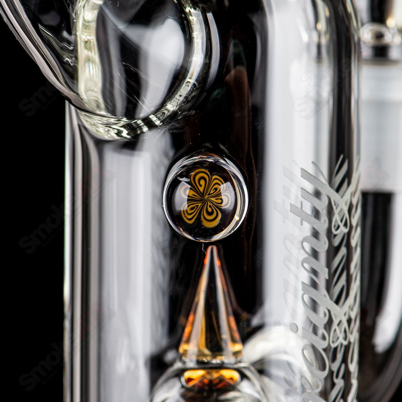 Sovereignty Glass Queen Fixed 4-Arm Minor Accent straight glass tube with natural neck design, detailed craftsmanship.