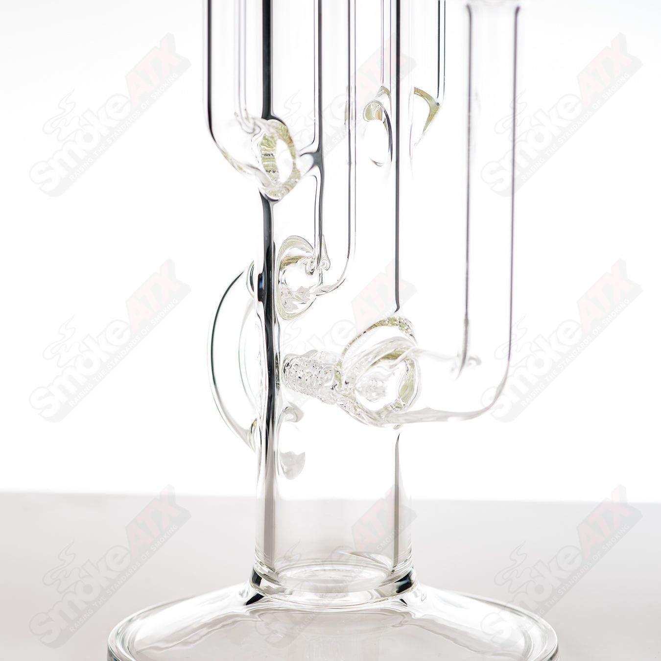 18-inch Texas Tubes Klein Recycler glass pipe with twin 18mm uptake tubes and sleek design.