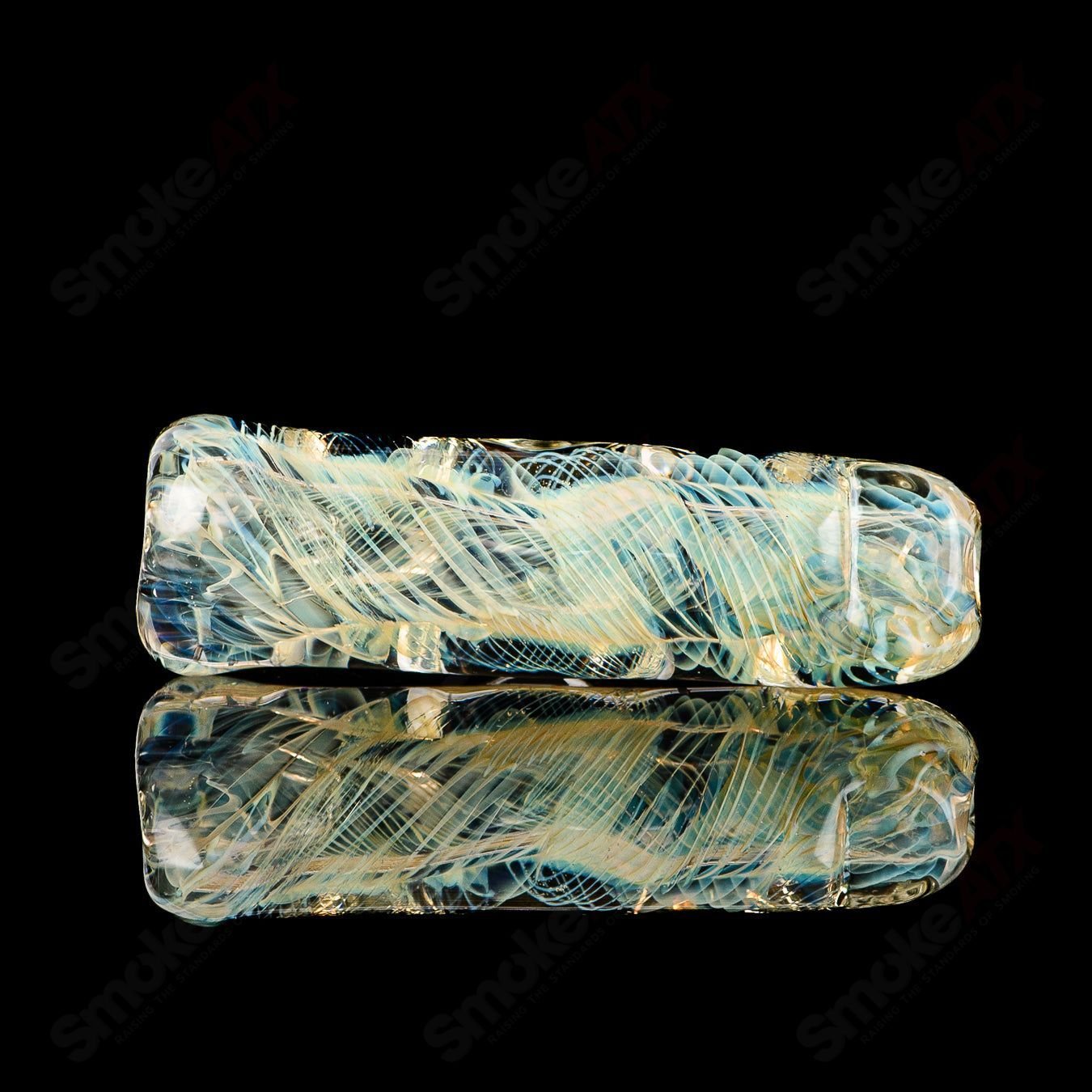 Texas Hot Glass 19 Taster Texas Hot Chillum glass for smoking, clear glass with a compact design and mouthpiece.