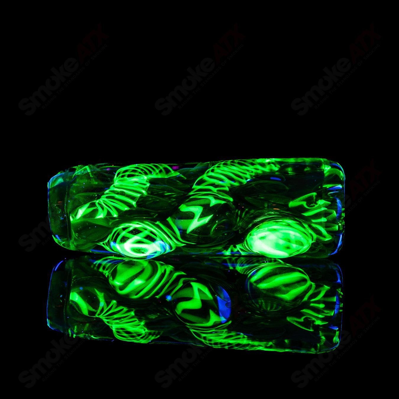 Texas Hot Glass 7 Taster Chillum glass pipe with clear design and smooth mouthpiece for enjoyable smoking sessions.