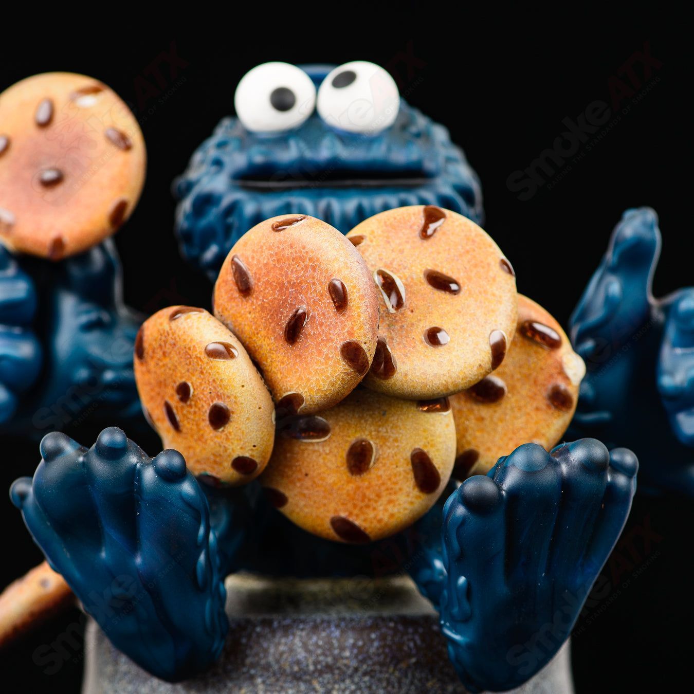 Cookie Monster Morrison glass heady concentrate rig by Robert Morrison featuring a detailed Cookie Monster design.