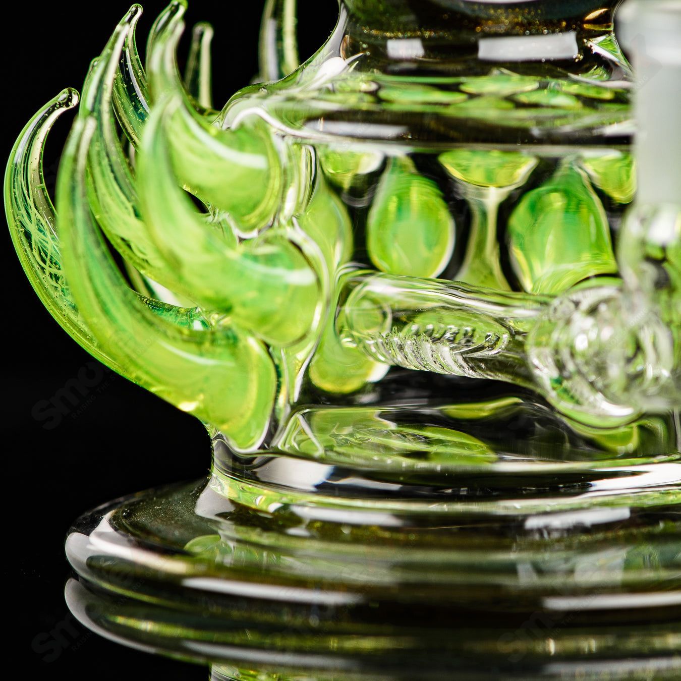 Fillacello DiscRig by Freeek Glass, a sleek heady glass concentrate rig with vibrant Slyme design and detailed glasswork.