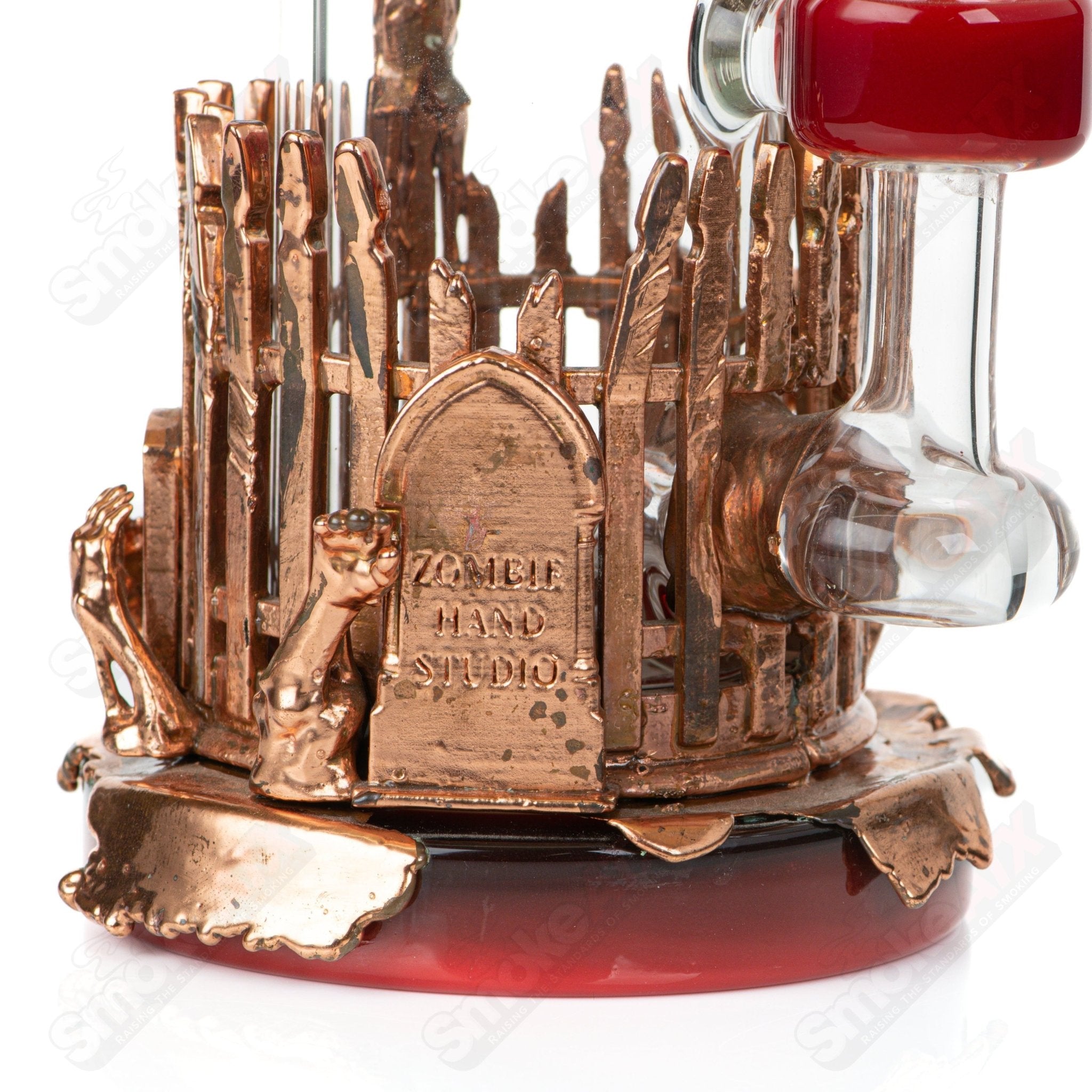 Kuhn Zombiehand Rig, a heady glass concentrate rig with a detailed zombie hand design for dabbing and concentrate use.