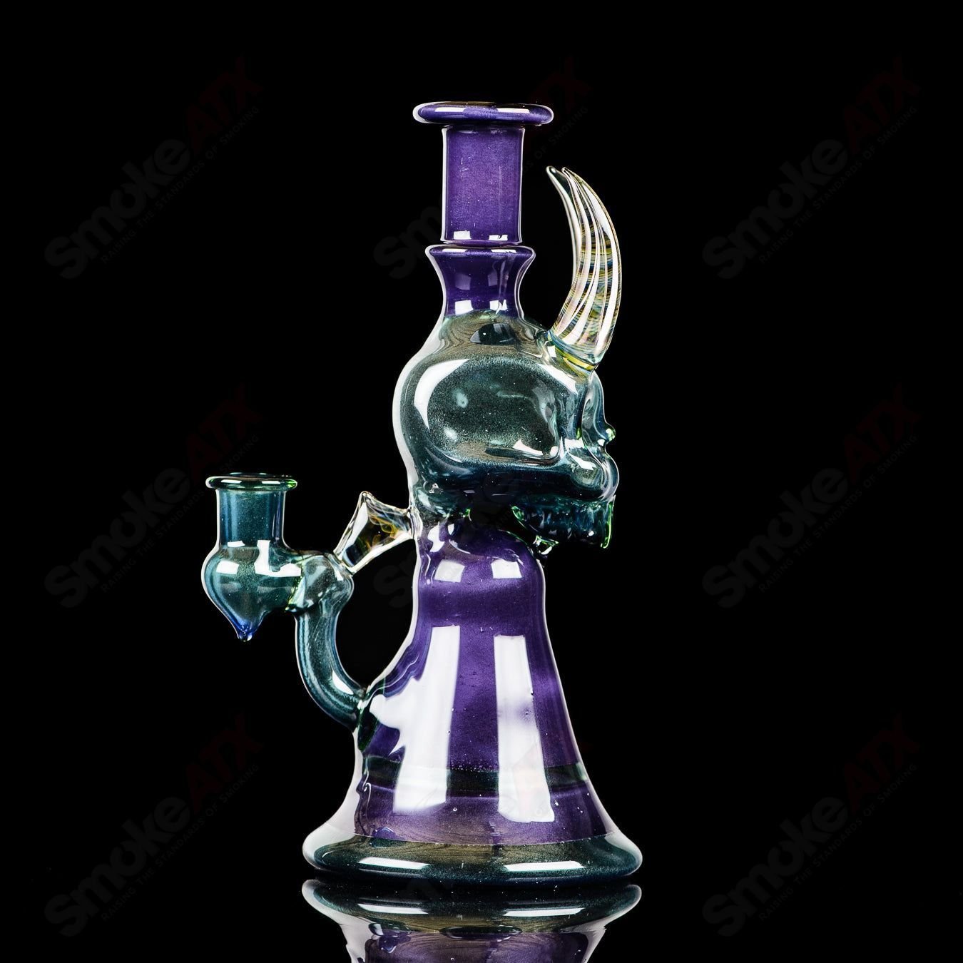 Brando Skull Jammer Rig, a heady glass concentrate rig featuring a detailed skull design and vibrant glasswork.